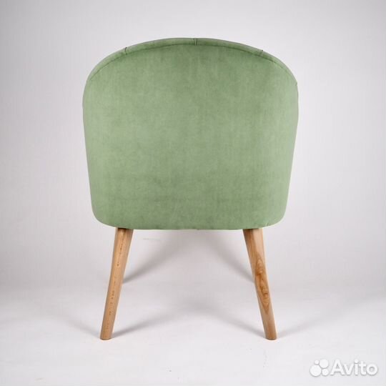 Стул на деревянных ножках мягкий, в велюре