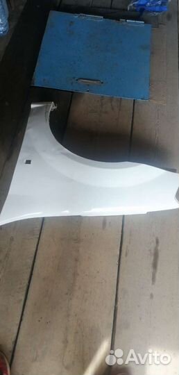 Крыло левое переднее Renault