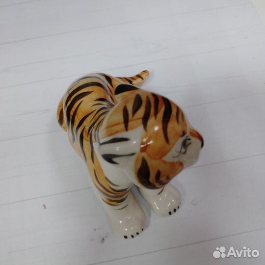 Тигр статуэтка фарфор фаянс Китай