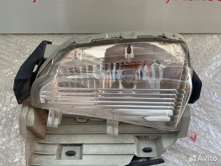 Повторитель поворота в бампер правый Toyota Prius