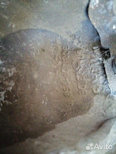 Кулак поворотный передний правый Volkswagen Passat