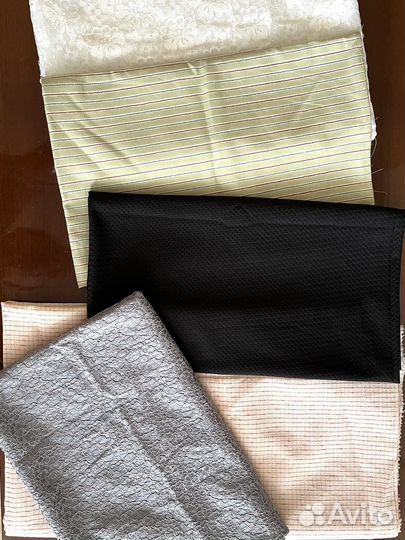 Отрезы разной ткани для рукоделия