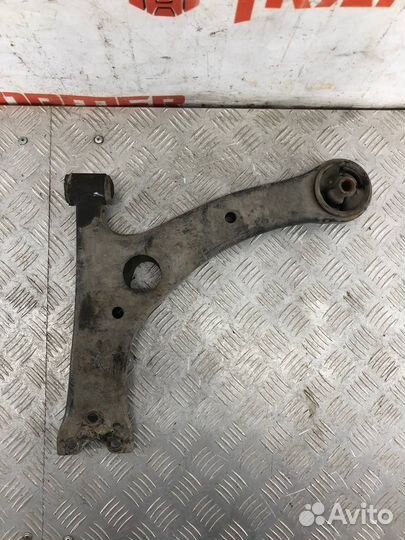 Рычаг левый Тойота Королла Филдер E140