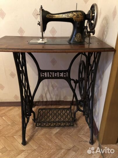 Швейная машинка Зингер, ножная. С футляром