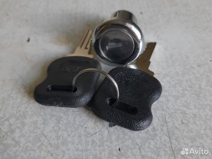 Комплект замка багажника