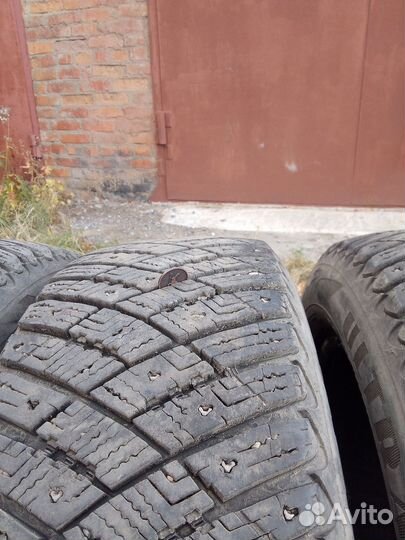 Goodyear Ultragrip Ice Arctic 205/60 R16