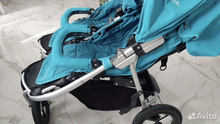 Коляска для двойни bumbleride