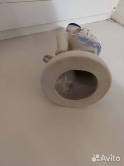 Статуэтка фарфор