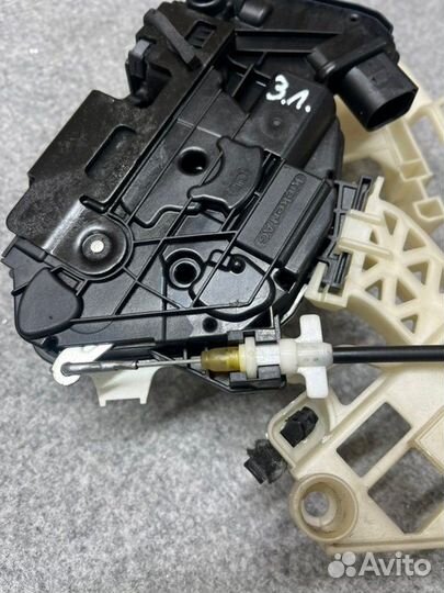 Замок боковой двери задний левый Volkswagen Tiguan