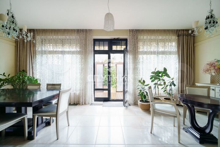 Таунхаус 320 м² на участке 2 сот.