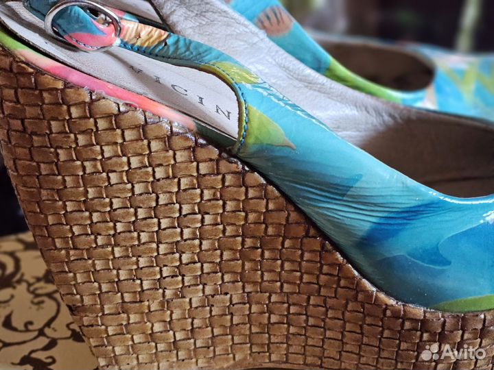 Босоножки женские с закрытым носом