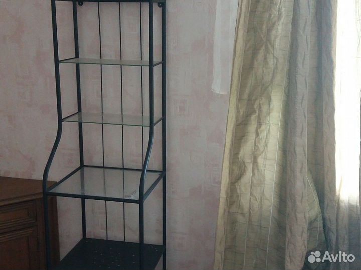 Тумба под цветы, железная, с полками