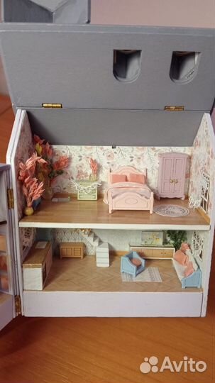 Кукольный домик с мебелью для куклы