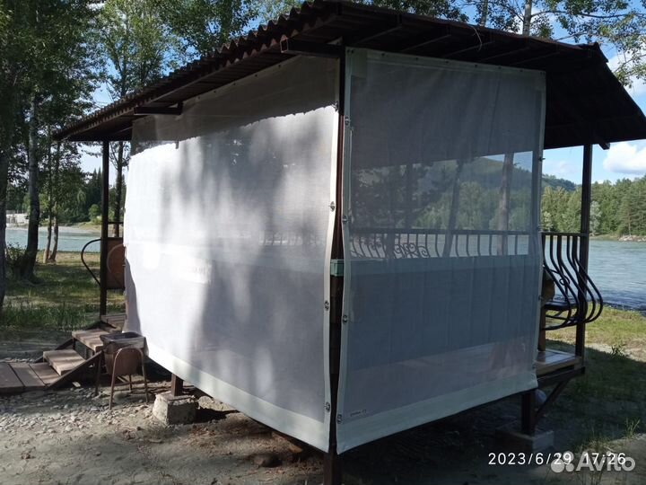 Рулонные шторы из москитные сетки на беседку