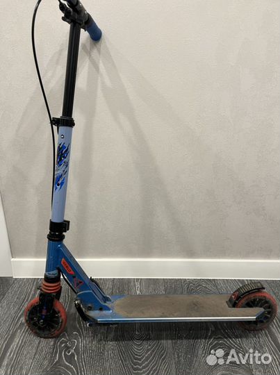 Самокат детский с ручным тормозом