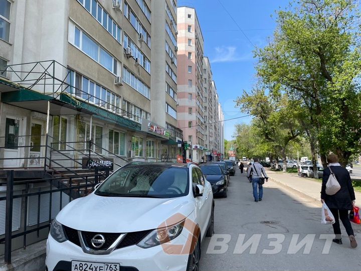 Торговая площадь на трафике у остановки, 150 м²