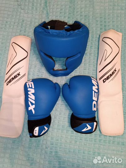 Защита для единоборств детская (перчатки, шлем)