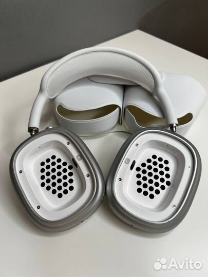 Airpods max белые