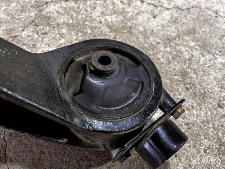 Подушка двигателя правая Киа Маджентис 1 2.5G6BV