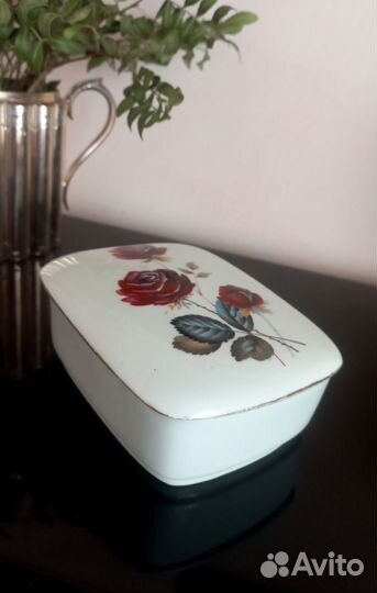 Винтажная шкатулка для украшений с клеймом