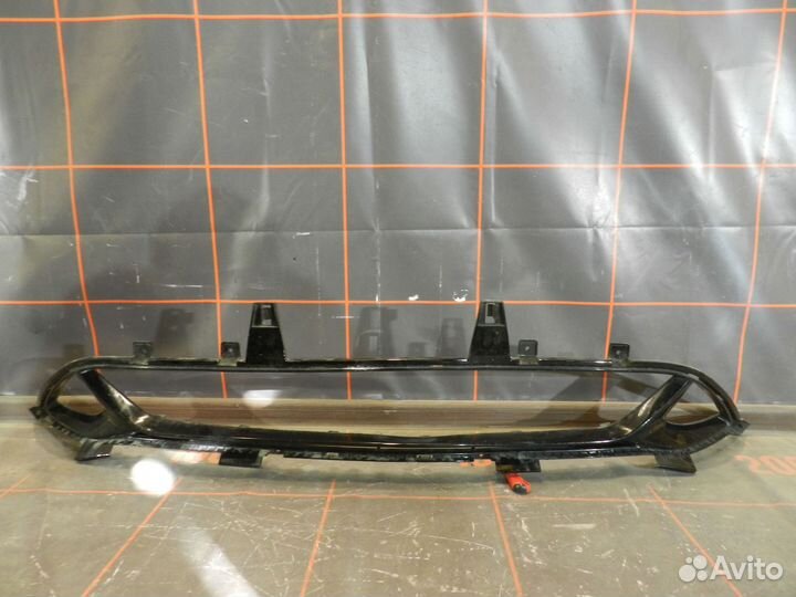 Накладка бампера переднего центральная