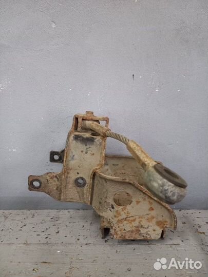 Кронштейн крепления раздатки Mitsubishi Pajero 4