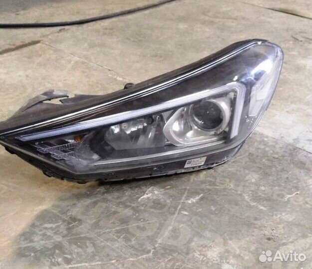 Левая фара Hyundai Tucson