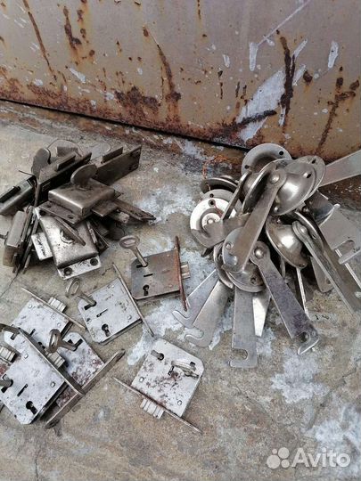 Крючки замки задвижки