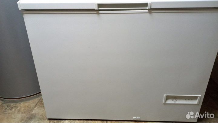 Морозильный ларь с глухой крышкой