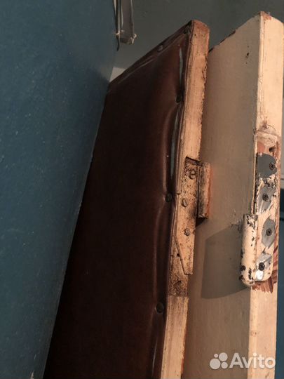 Дверь входная деревянная