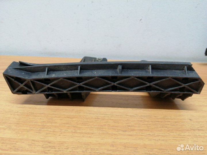 Направляющая стекла двери задняя левая Citroen C4