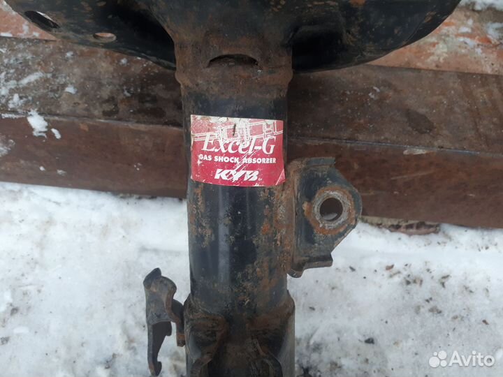 Передние стойки Toyota