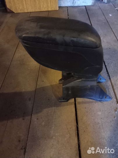 Подлокотник