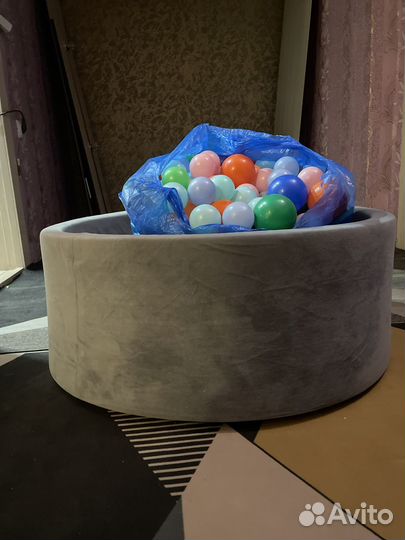 Сухой бассейн с шариками