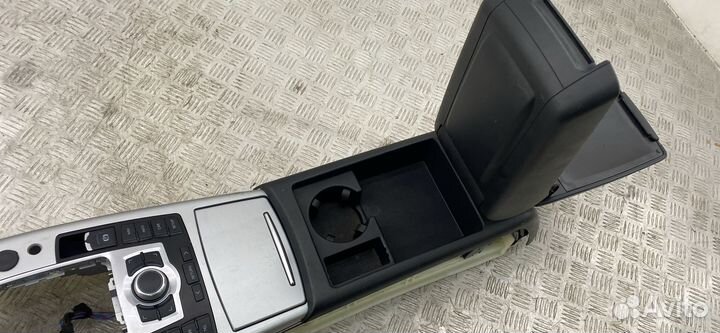Консоль салона Audi A6 C6 рест. 2010