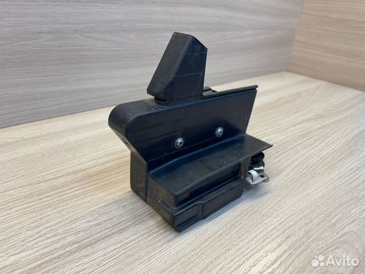 Замок двери задний правый Renault Logan