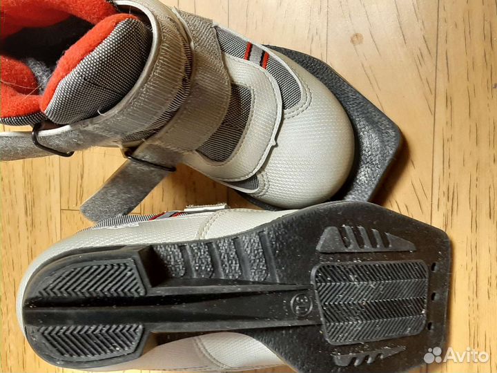 Лыжные ботинки