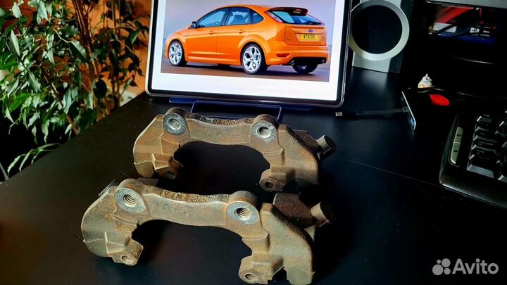 Скоба суппорта Ford Focus 2 300 мм. Передние