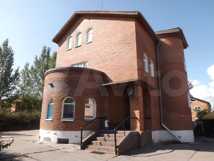 Коттедж 420 м² на участке 10 сот.