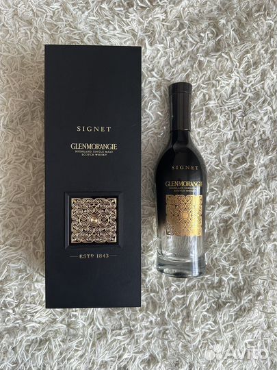 Коробка из под виски и пустая бутылка