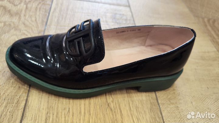 Лоферы женские