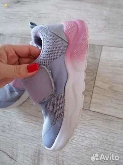 Кроссовки для девочки