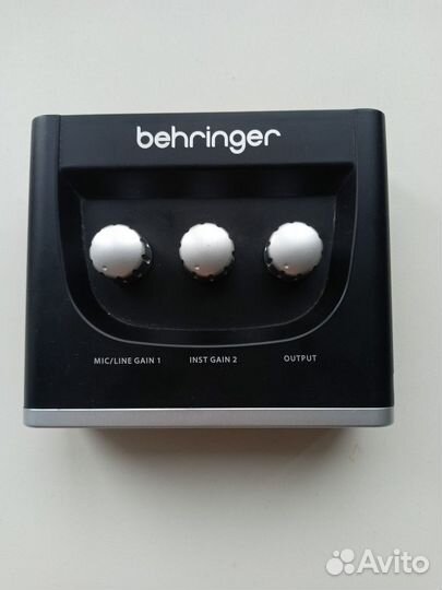 Внешняя звуковая карта Behringer U-Phoria UM2