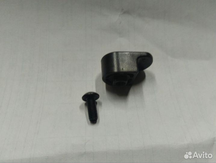 Крючок заднего крыла электросамоката