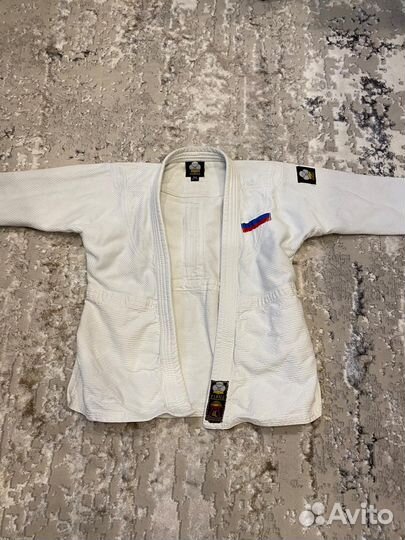 Продаю кимоно 140