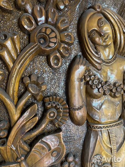 Деревянное резное панно