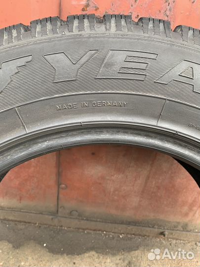 Goodyear UltraGrip 500 225/65 R17 102T