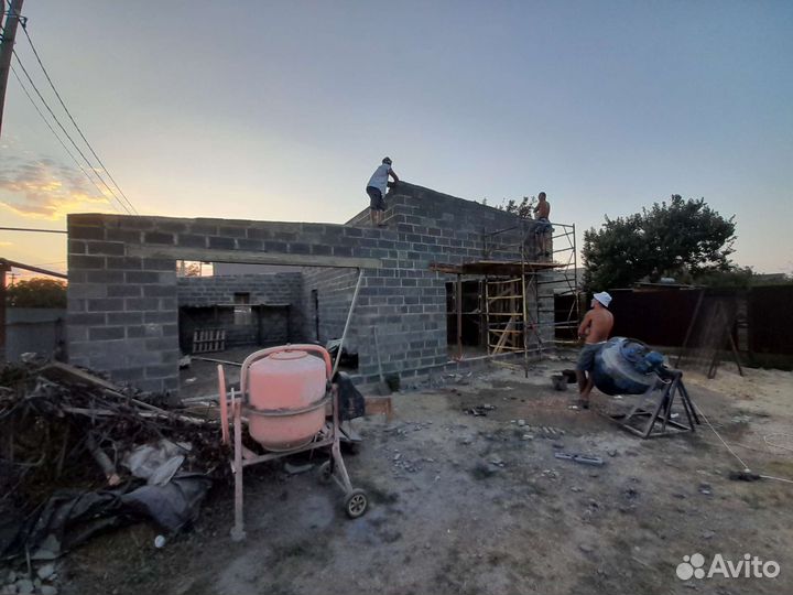 Бригада строителей