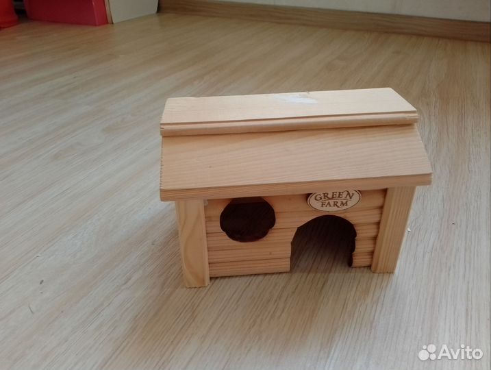 Деревянный домик для хомяка