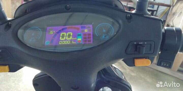 Электроскутер на педалях